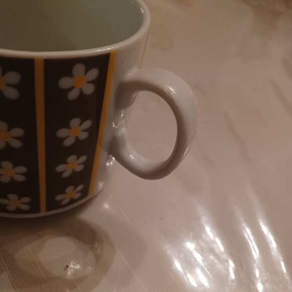 Vintage Retro Coffee Mug White & Green Daisies - Picture 3 of 4